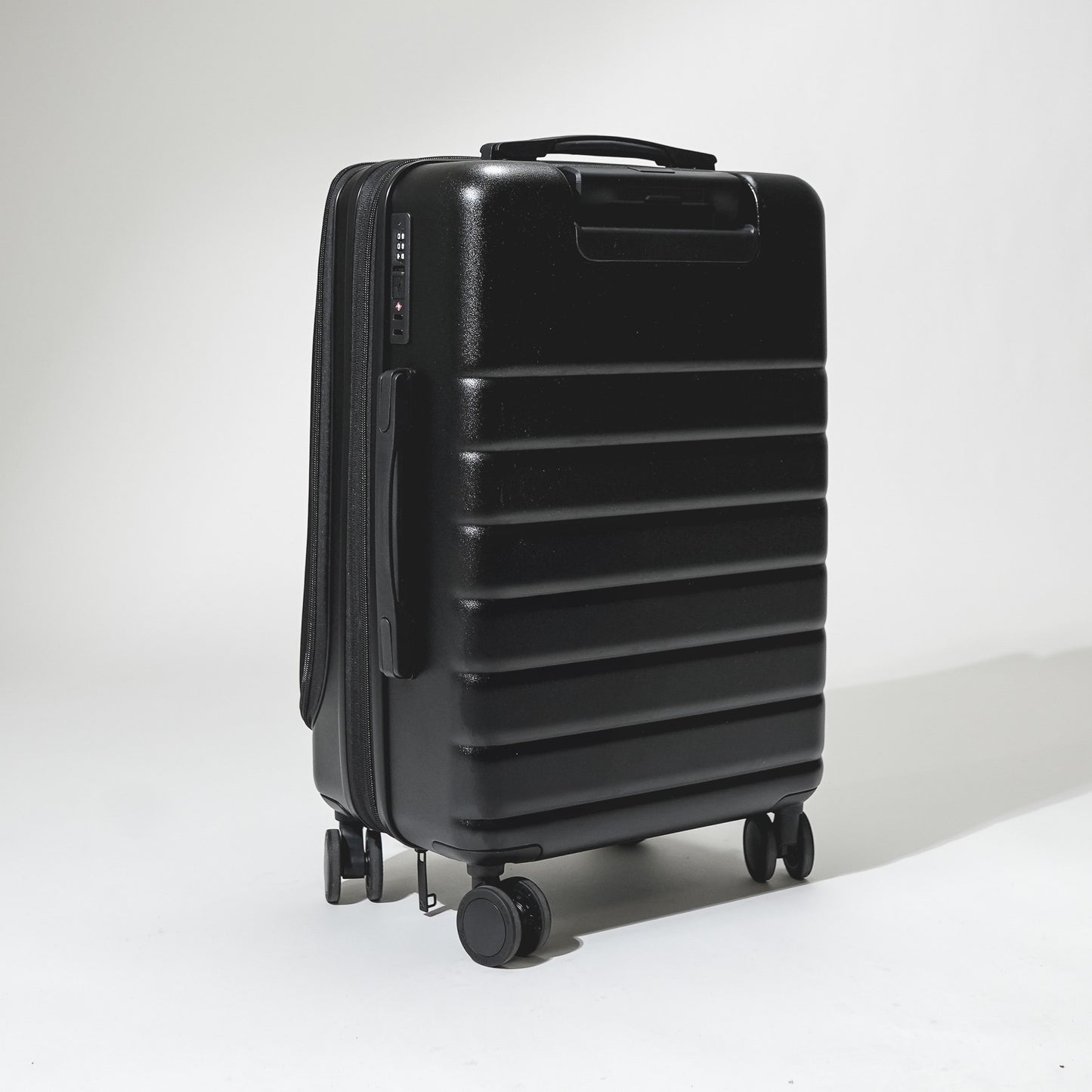 Exclusive VIP Hybrid Carry-on Luggage + Free vacuum bag + Pump + Shoe Bag