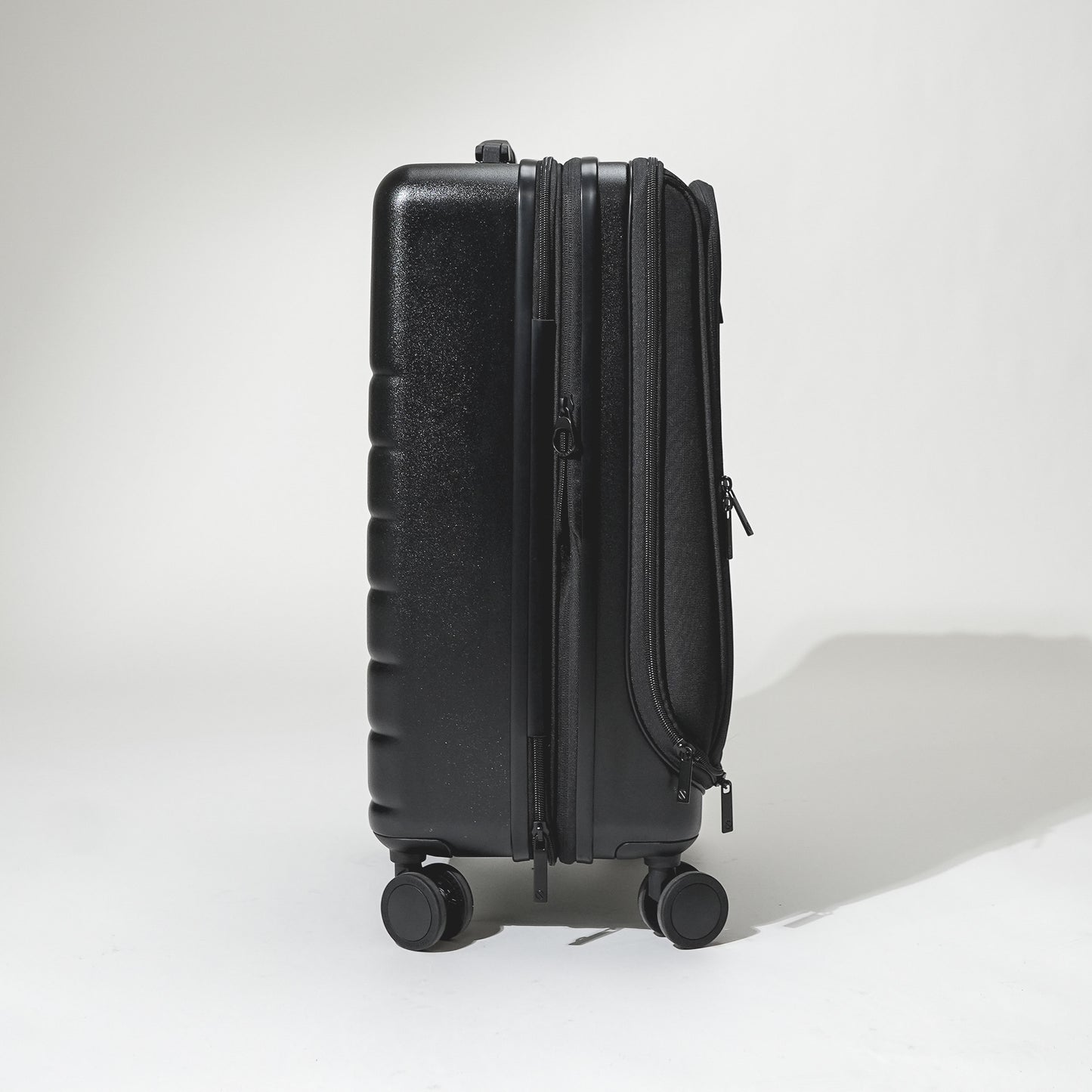 Exclusive VIP Hybrid Carry-on Luggage + Free vacuum bag + Pump + Shoe Bag